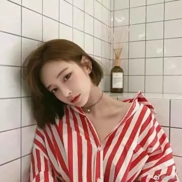 带剑女孩